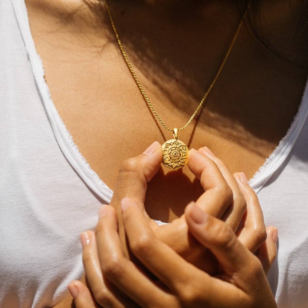 I Am Grateful - inspirational Mantra® mandala necklace: Yellow Gold