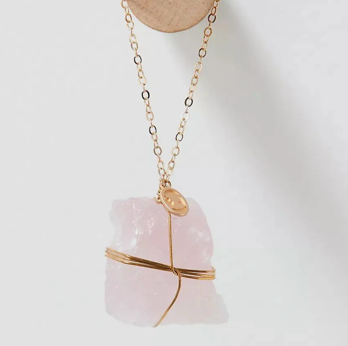 HEALING CRYSTAL ROSE QUARTZ ORNAMENT - Dreamy ornament - golden chain and Rose Quartz - Handmade - stone to promote harmony and romance - stone - Joy Of Journey