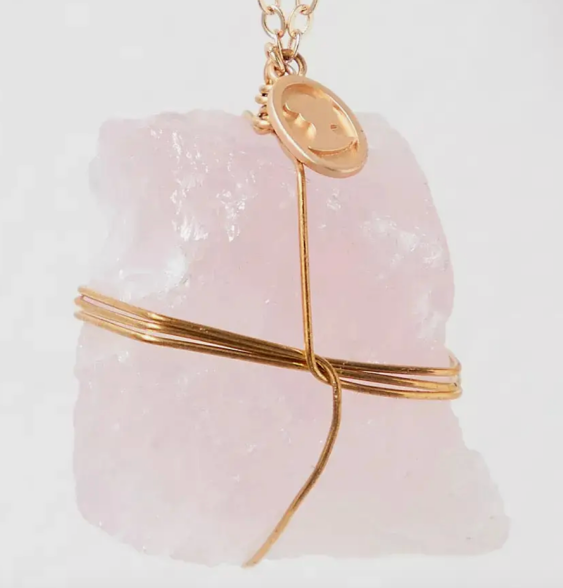 HEALING CRYSTAL ROSE QUARTZ ORNAMENT - Dreamy ornament - golden chain and Rose Quartz - Handmade - stone to promote harmony and romance - stone - Joy Of Journey