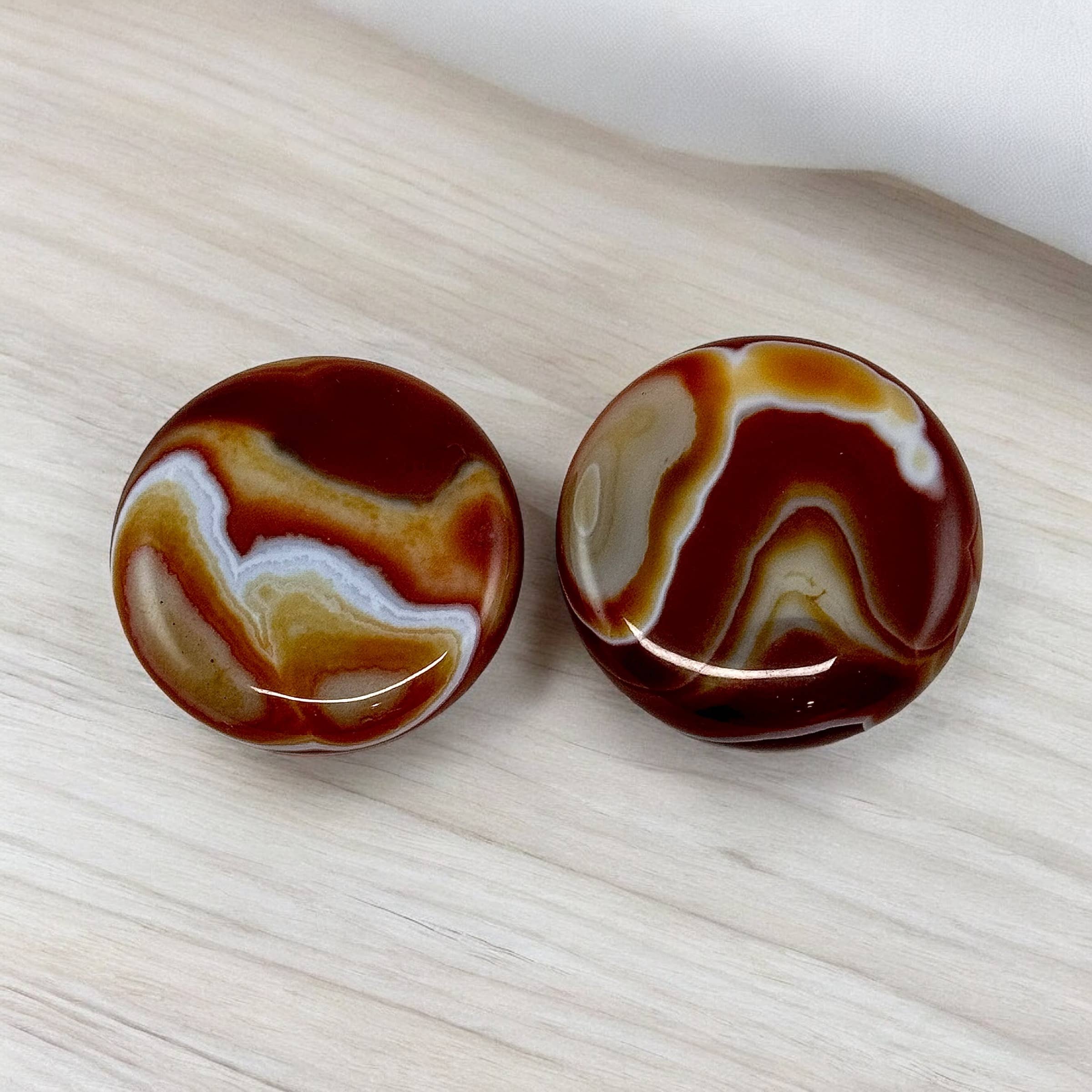 HIGH QUALITY CARNELIAN PALM STONES / DISCS - Carnelian energizes the sacral chakra - magical stone - Joy - Journey of You