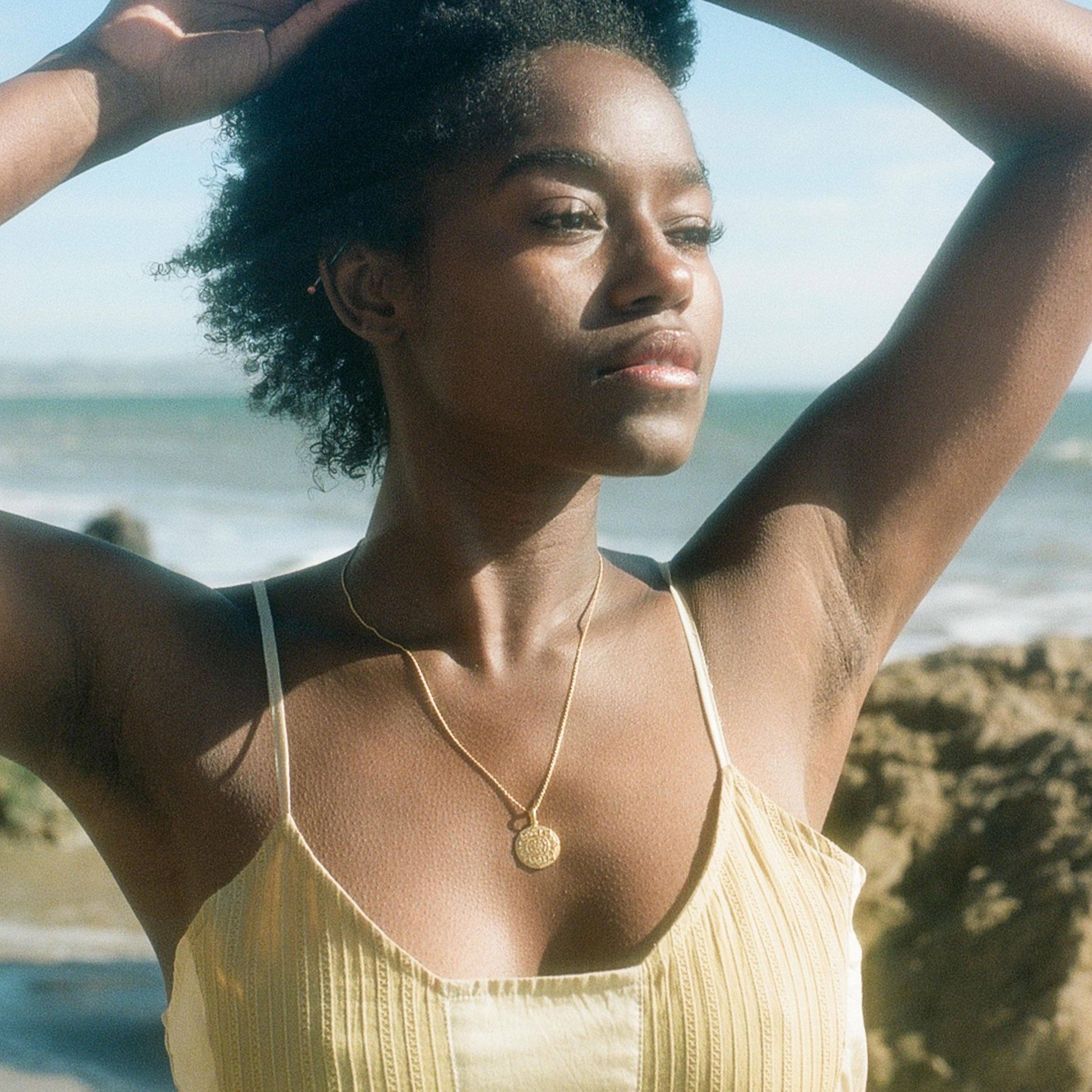 I Am Grateful - inspirational Mantra® mandala necklace: Yellow Gold